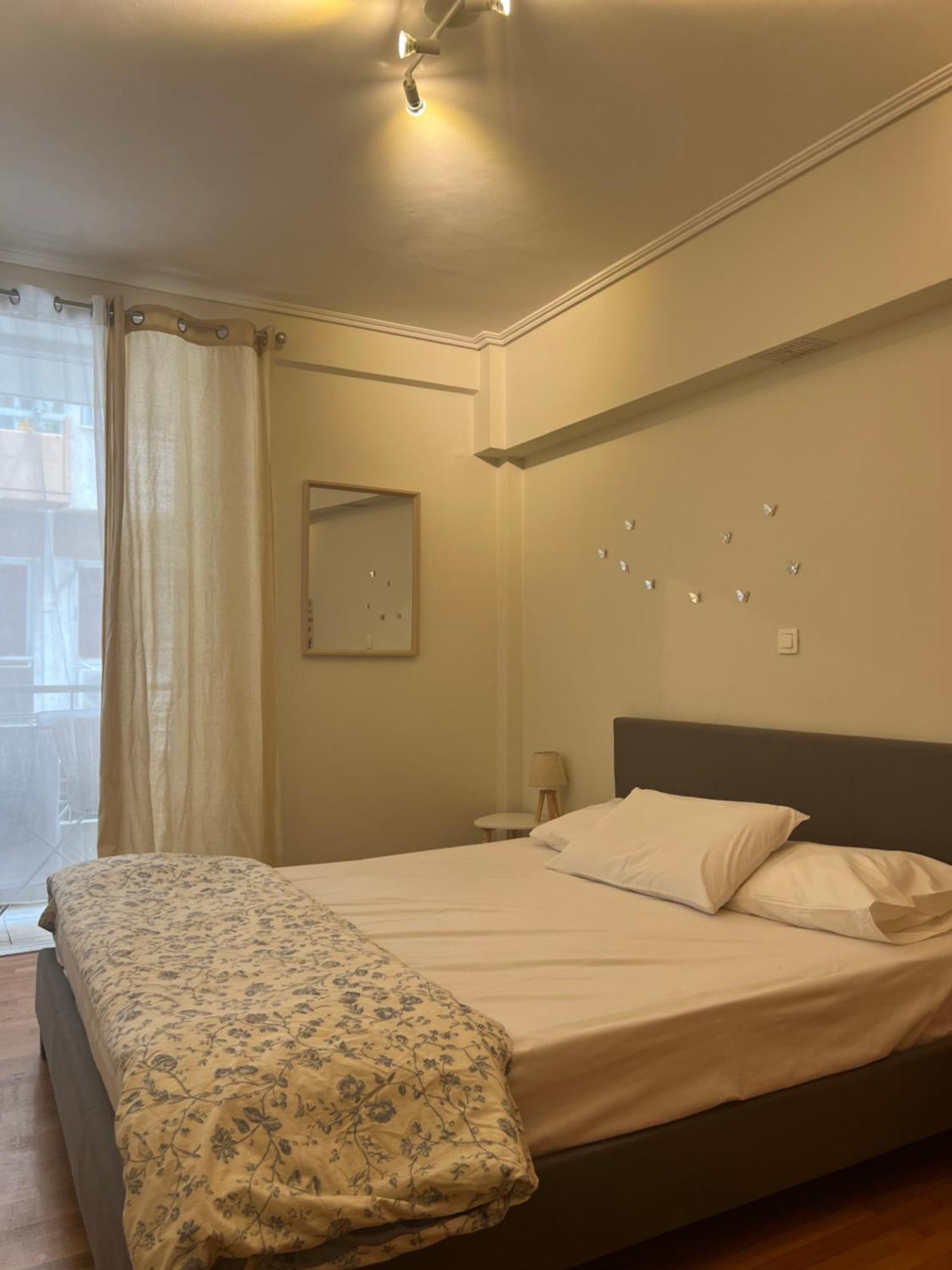 Colourful Artistic Apart 100Mbps Center Of Атина Екстериор снимка