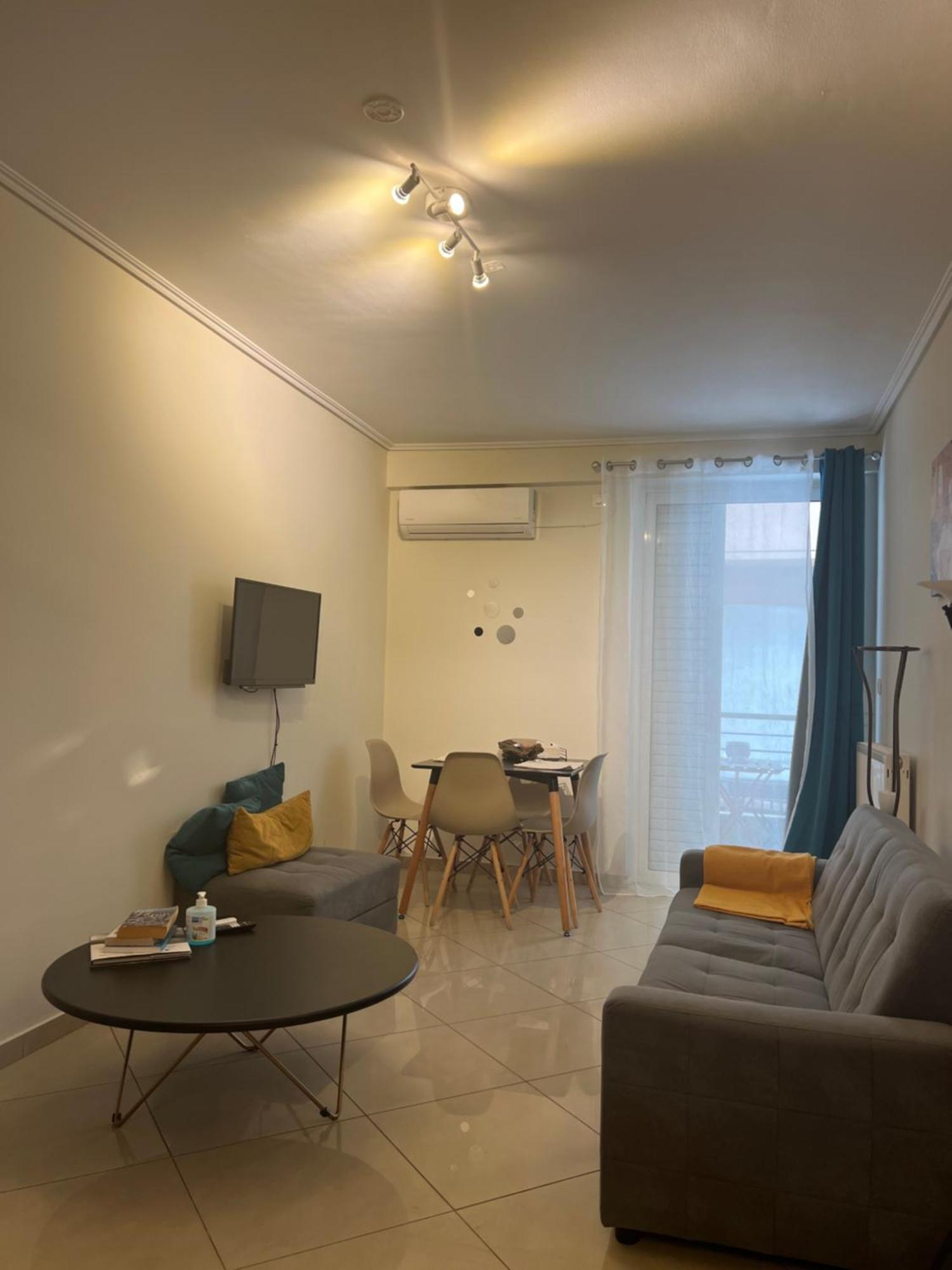 Colourful Artistic Apart 100Mbps Center Of Атина Екстериор снимка