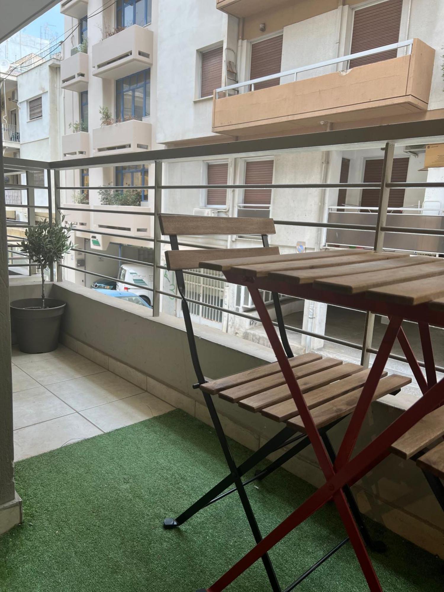 Colourful Artistic Apart 100Mbps Center Of Атина Екстериор снимка